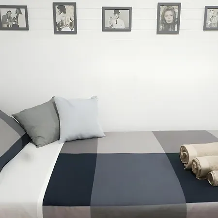 Bed ベッド・アンド・ブレックファスト 4*