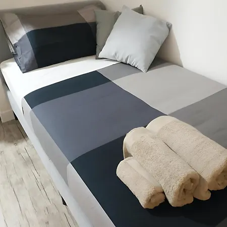 Bed Bed and breakfast